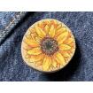 Badge / broche bois de châtaignier illustré main - thème floral tournesol, coquelicot ou pissenlit