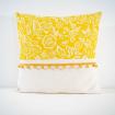 Coussin imprimé "fleurs" jaune