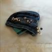 Porte monnaie en poches de jeans et perles recyclées