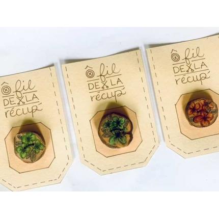 Boutons bois de poirier fait et illustrés main, fleurs et feuilles, rose, vert ou bleu au choix