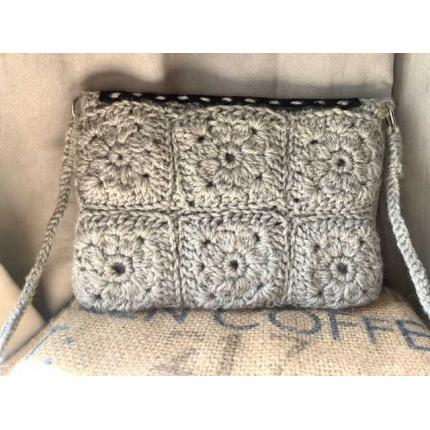 SMITH - Sac crochet granny square gris et cuir noir, bouton bambou, doublé, bandoulière 