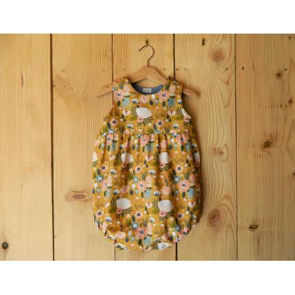 Barboteuse bébé en coton bio à fleurs