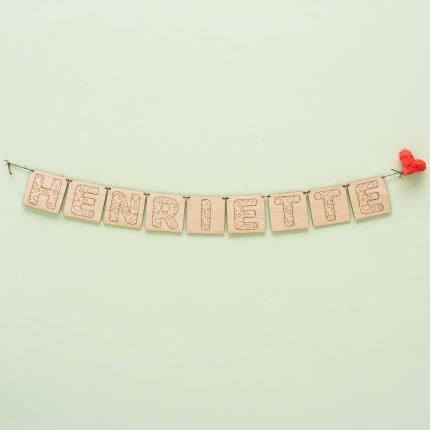 Guirlande Prénom personnalisable - Motif Coeur- Verso cursive et éducatif - 9,5 cm