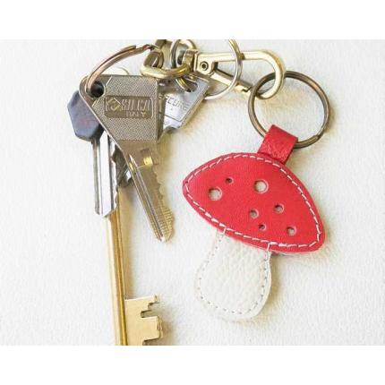 Porte clé ou bijou de sac amanite en cuir rouge et blanc