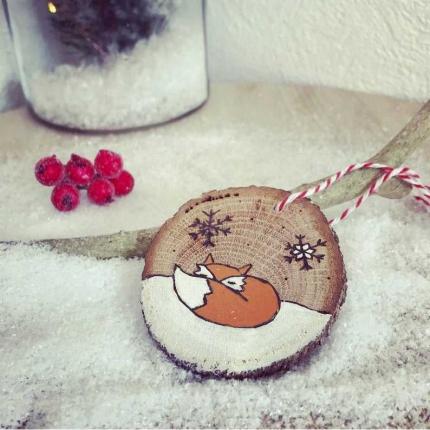 Décoration de Noël naturelle en bois - rondelle renard couché