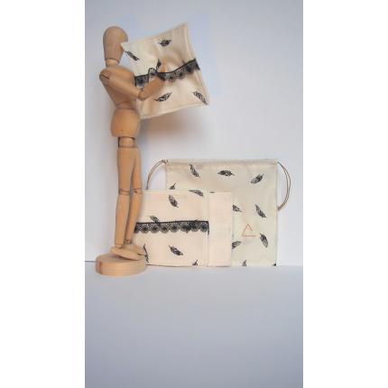 Lot 7 cotons lavables plumes noires, à adopter avec douceur.