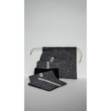 Lot 5 cotons lavables à pois noir, à adopter avec douceur.