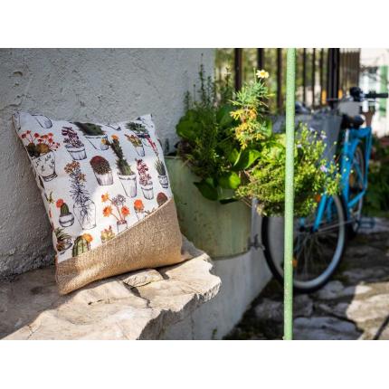 Coussin imprimé "cactus" et toile de jute