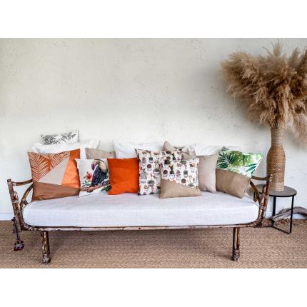 Coussin en "velours milleraies" orange