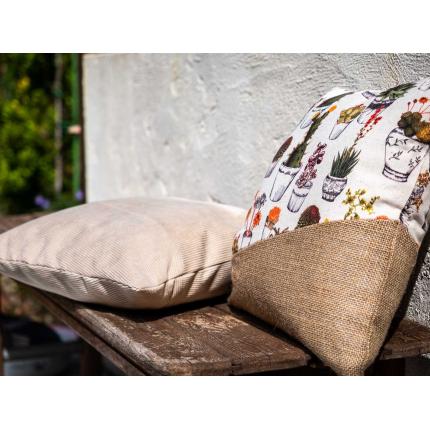Coussin en "velours milleraies" beige