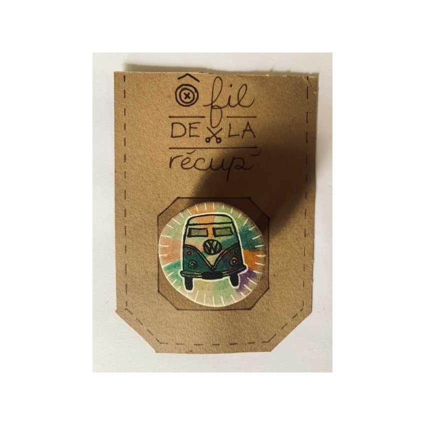 Badge / broche bois de châtaignier illustré main - Thème hippie « peace & love »