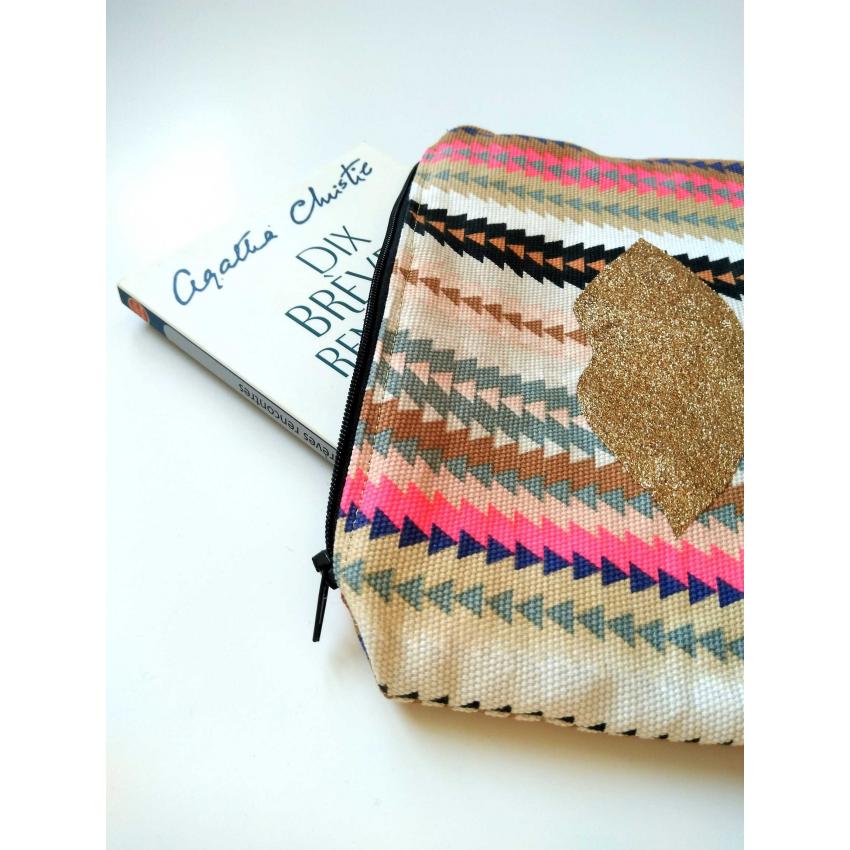 Pochette Tissu Triangles multicolores bouche paillettes dorées