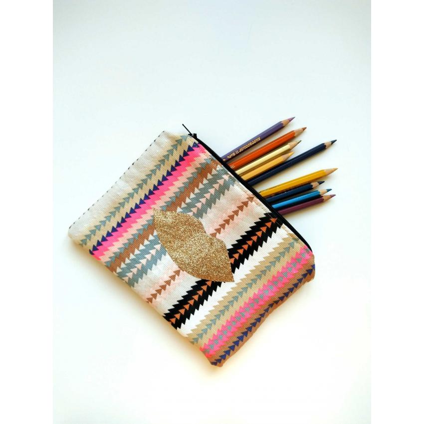 Pochette Tissu Triangles multicolores bouche paillettes dorées