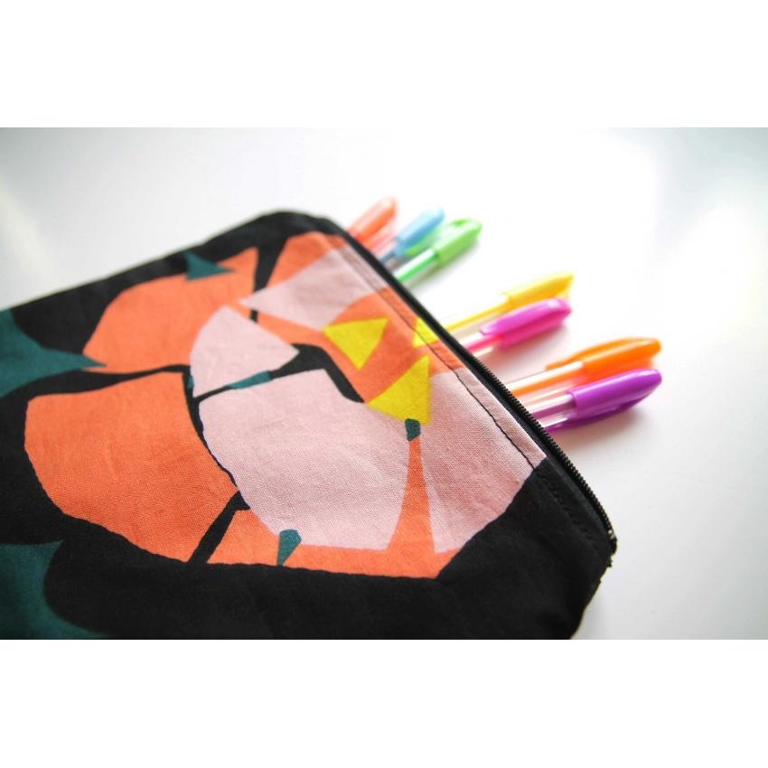 Pochette tissu fleurs rose corail, noir, fluo