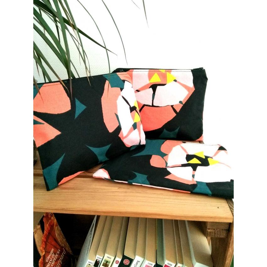 Pochette tissu fleurs rose corail, noir, fluo