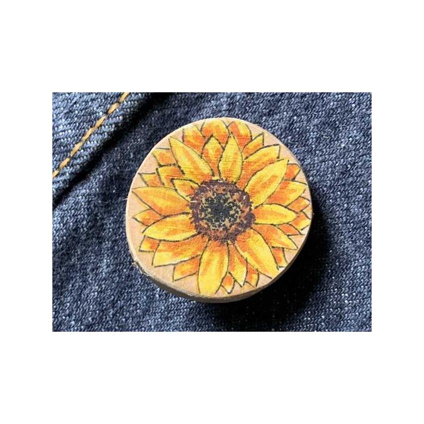 Badge / broche bois de châtaignier illustré main - thème floral tournesol, coquelicot ou pissenlit