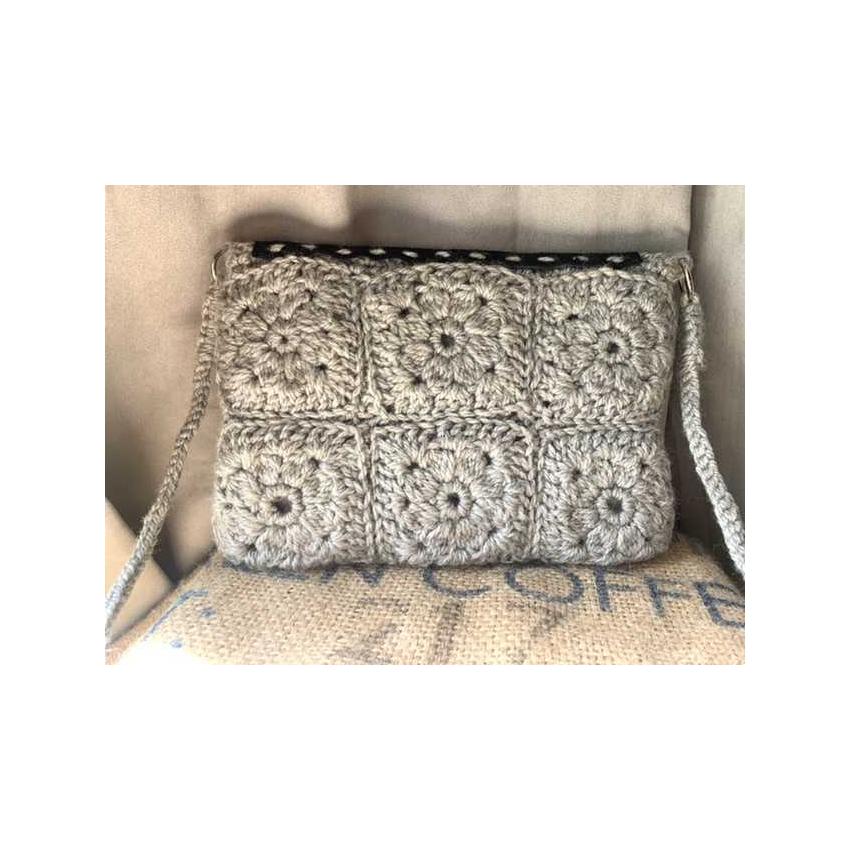 SMITH - Sac crochet granny square gris et cuir noir, bouton bambou, doublé, bandoulière
