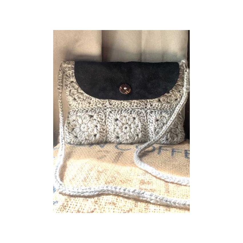 SMITH - Sac crochet granny square gris et cuir noir, bouton bambou, doublé, bandoulière