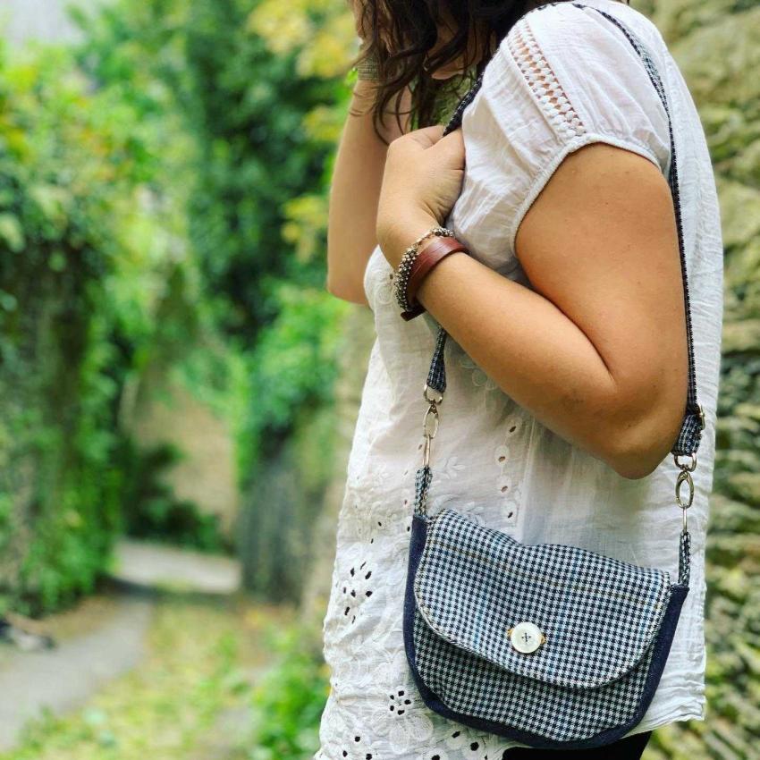 ROSS - sac réversible et multipositions = 8 versions ! Bandoulière, épaule court ou long, ceinture ou pochette. Tissu jean et pied de poule Récup