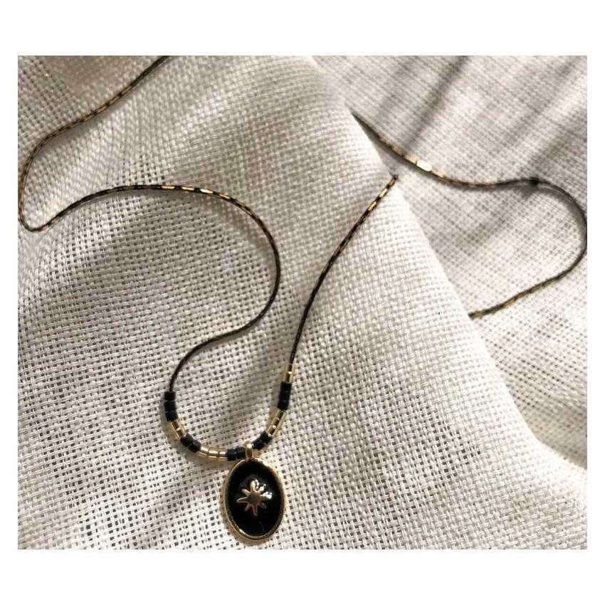 Collier médaillon noir