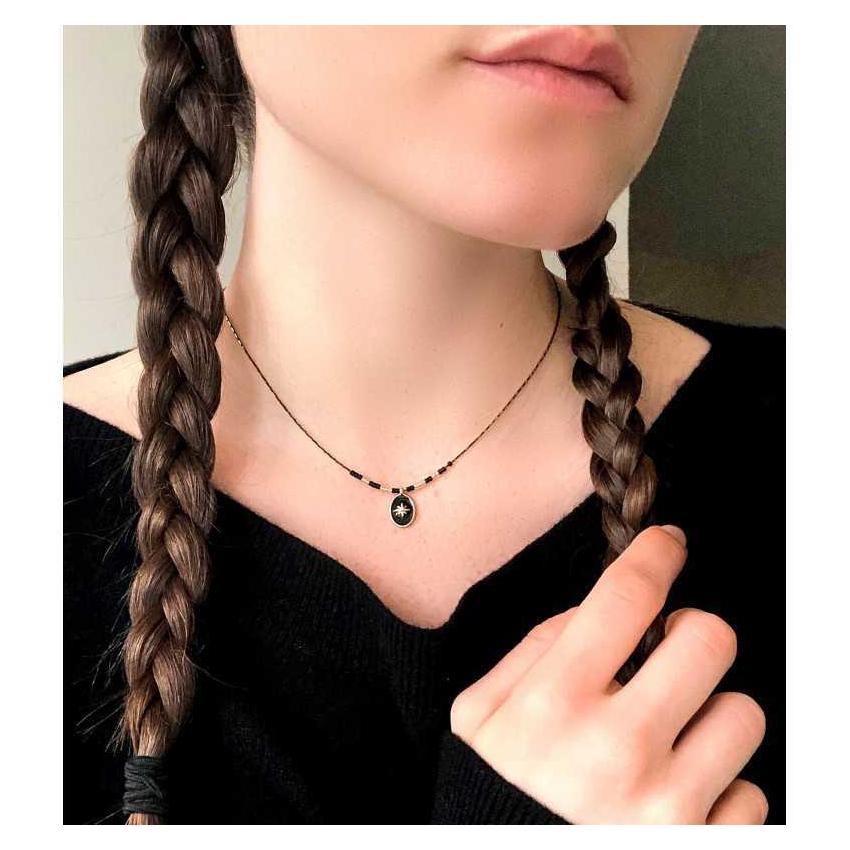 Collier médaillon noir
