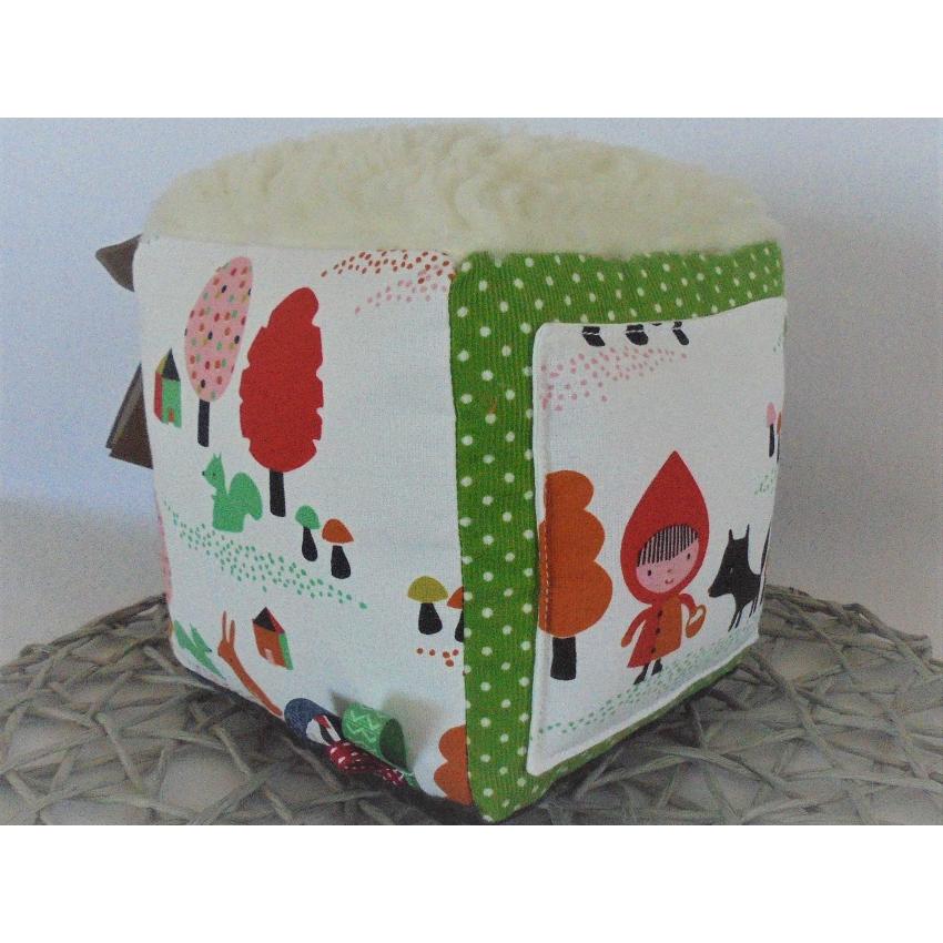 Cube d'éveil Petit Chaperon Rouge