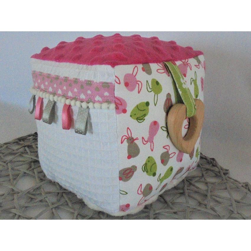 Cube d'éveil Petits lapins