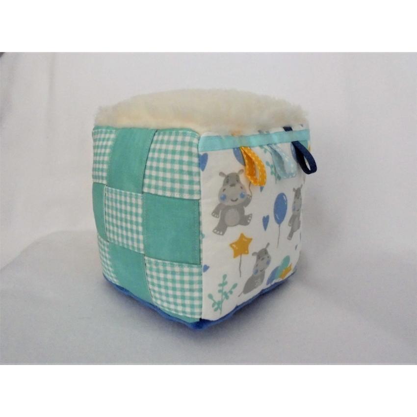 Cube d'éveil petit hippo