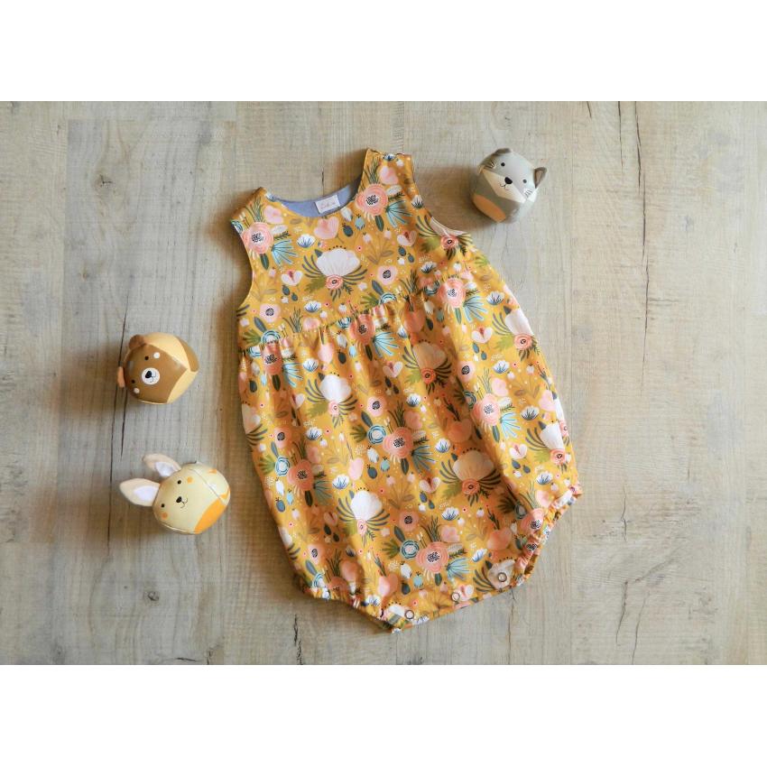 Barboteuse bébé en coton bio à fleurs