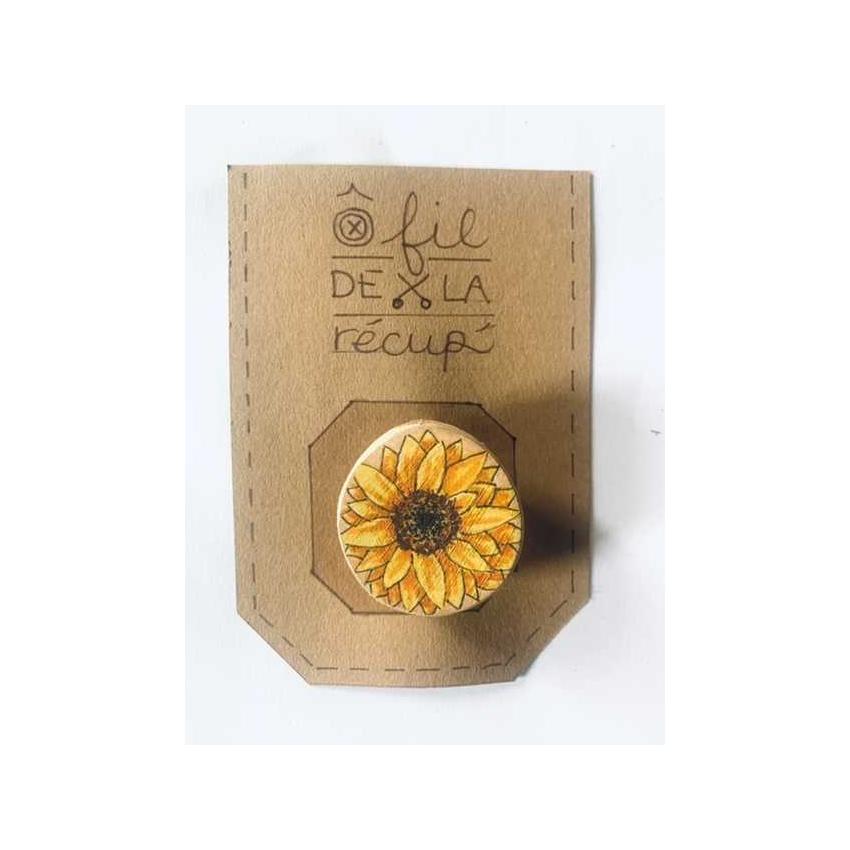 Badge / broche bois de châtaignier illustré main - thème floral tournesol, coquelicot ou pissenlit