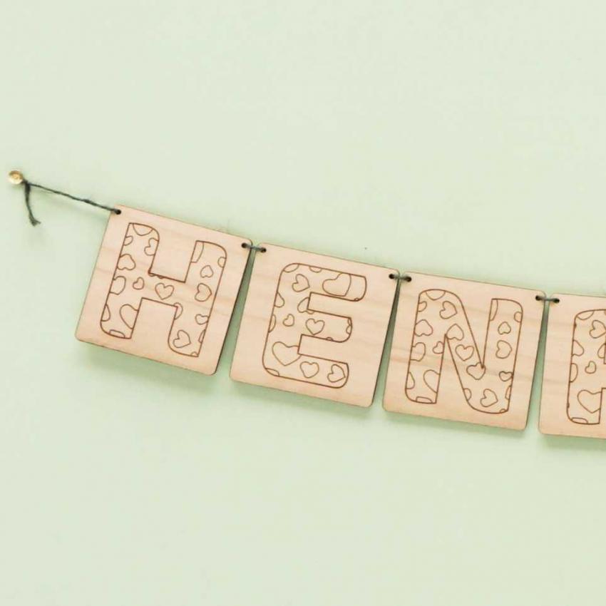 Guirlande Prénom personnalisable - Motif Coeur- Verso cursive et éducatif - 9,5 cm