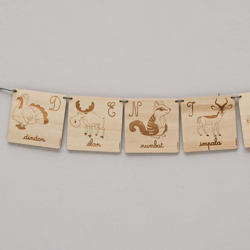 Guirlande Prénom personnalisable - Motif Coeur- Verso cursive et éducatif - 9,5 cm