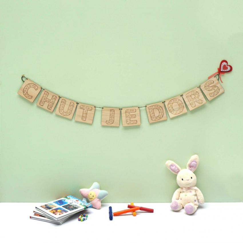 Guirlande Chut Je Dors en bois