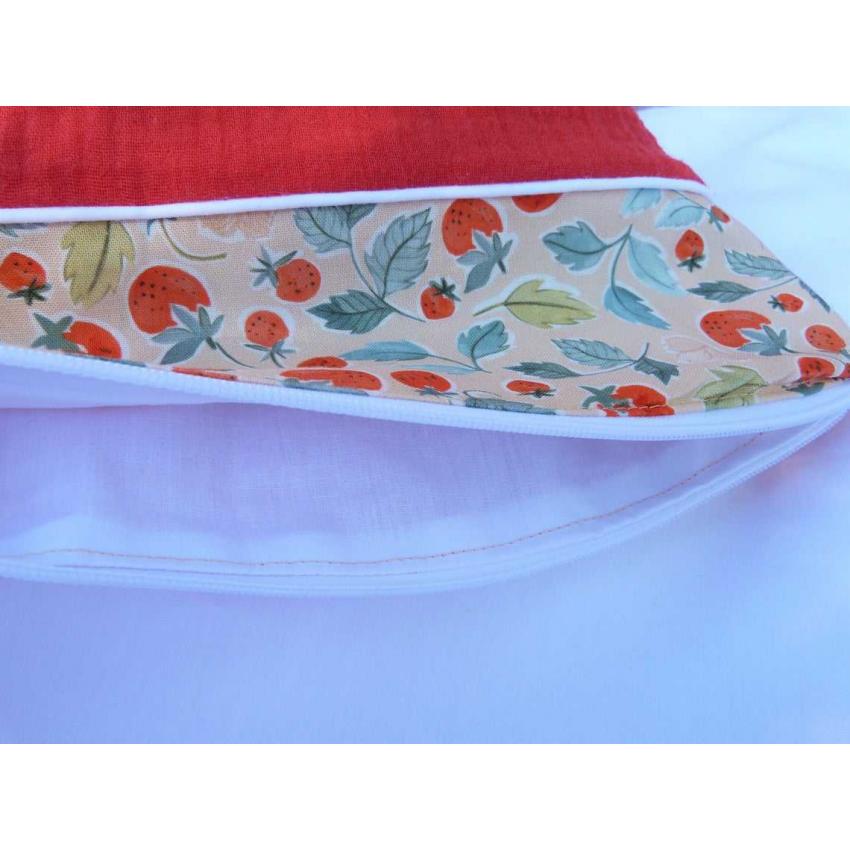 Trousses de toilette rouge motif fraises