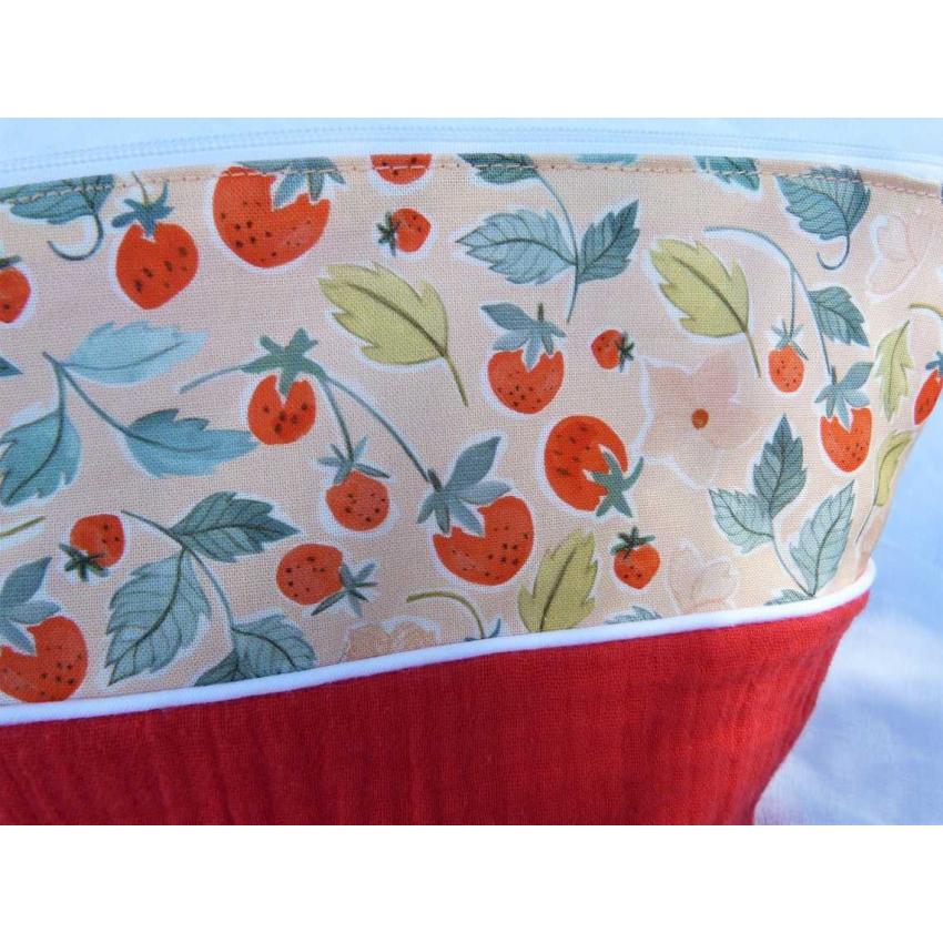 Trousses de toilette rouge motif fraises