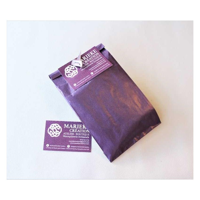 Porte clé ou bijou de sac amanite en cuir rouge et blanc