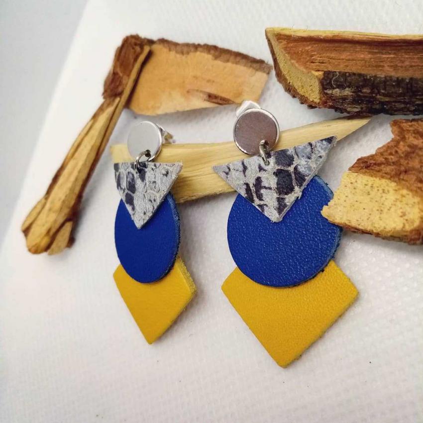 Boucles d'oreille "Totem" - argenté / gris / bleu roi/ jaune - Chibiz Créations