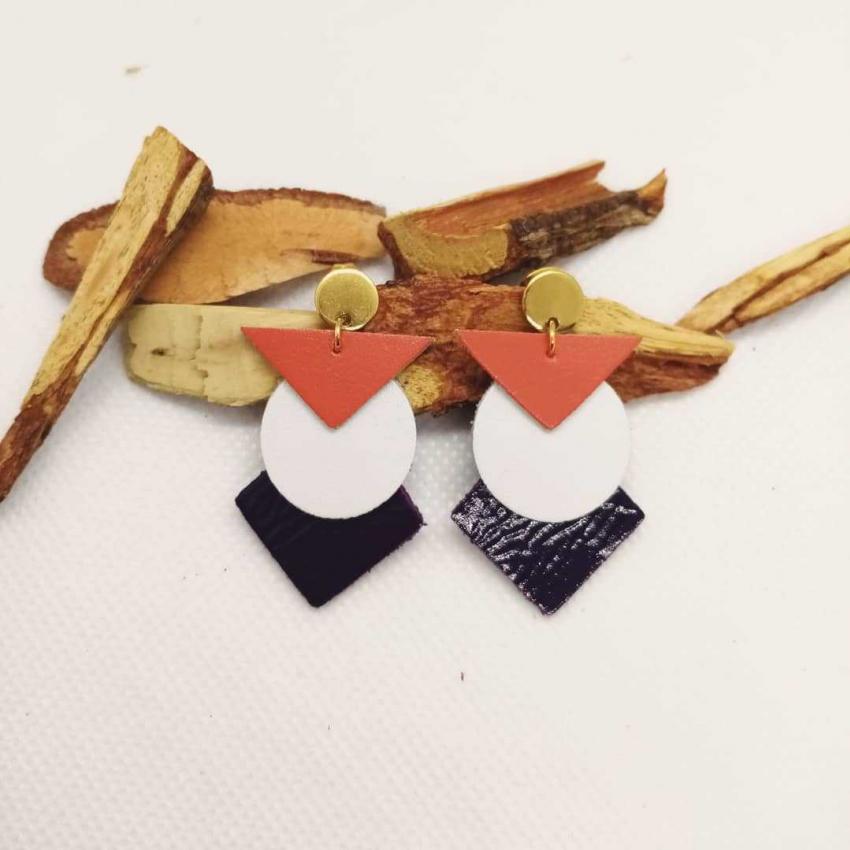 Boucles d'oreille "Totem" - doré / orange / blanc/ prune vernis - Chibiz Créations