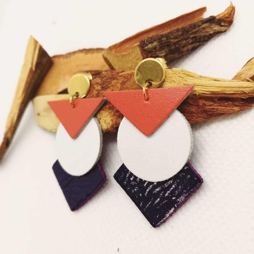 Boucles d'oreille "Totem" - doré / orange / blanc/ prune vernis - Chibiz Créations