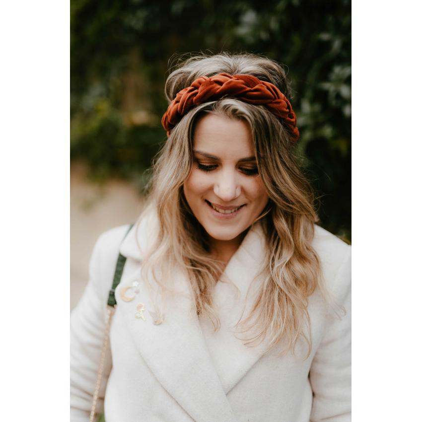 Headband tressé en velours ras brun