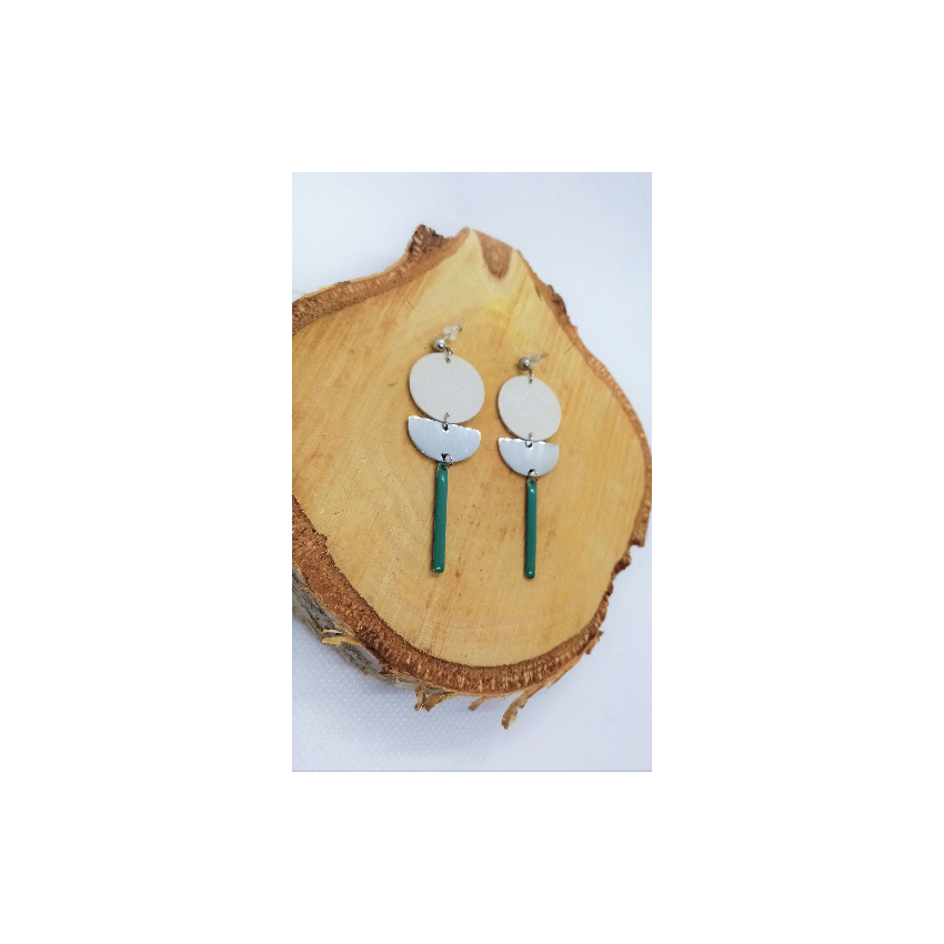 Boucles d'oreille "Moon" - en cuir blanc, breloque argenté et sequin émaillé turquoise