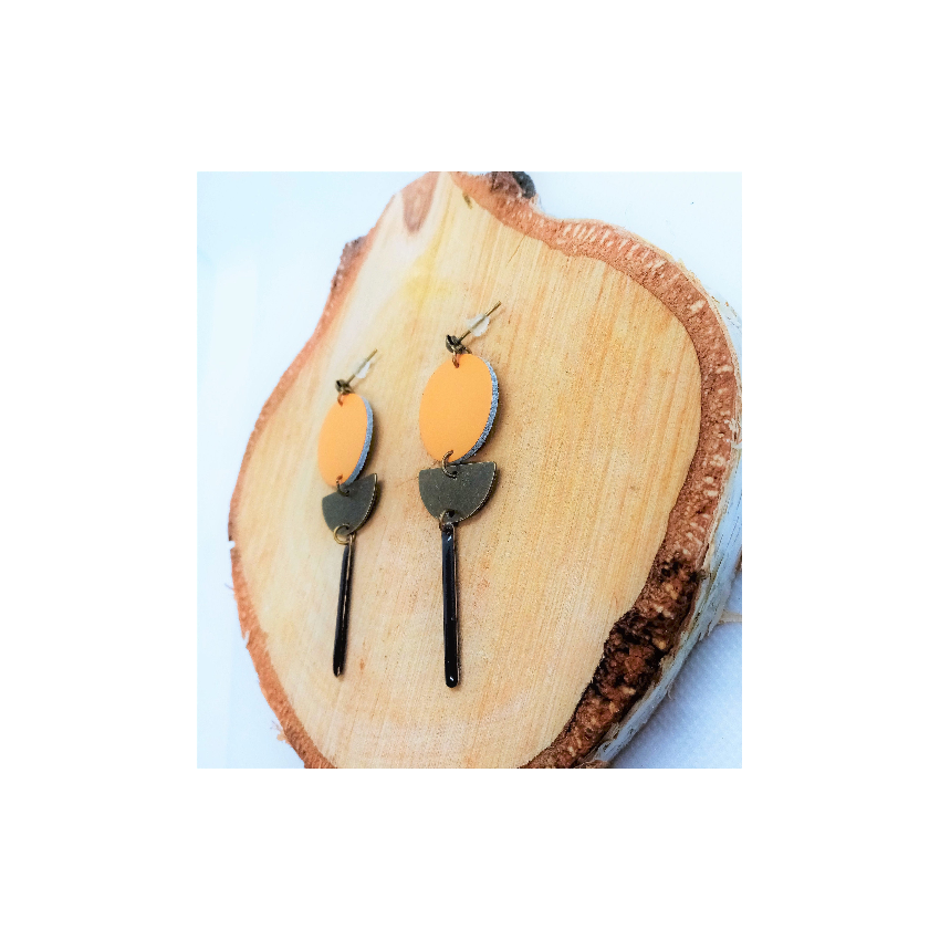 Boucles d'oreille "Moon" -en cuir orange, breloque bronze et sequin noir