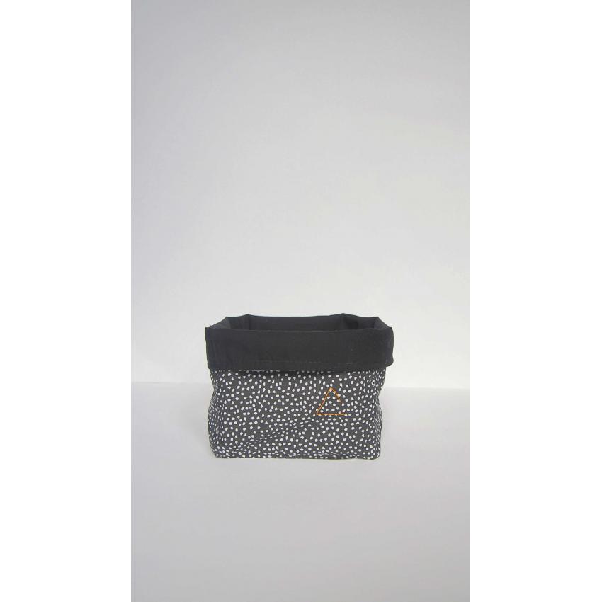 Panier à pois noir : à exposer sans modération.