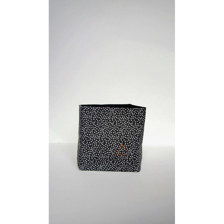 Panier à pois noir : à exposer sans modération.