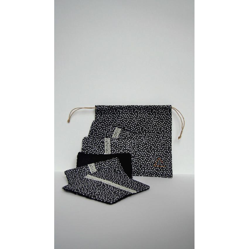 Lot 5 cotons lavables à pois noir, à adopter avec douceur.