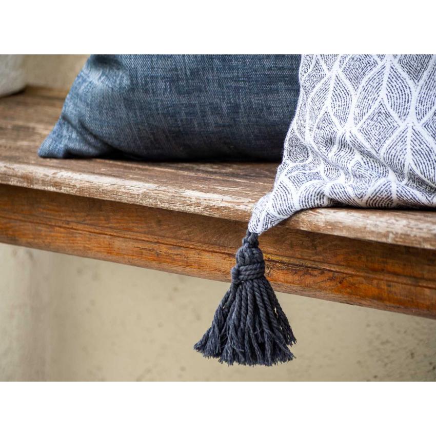 Coussin "graphique" et pompons