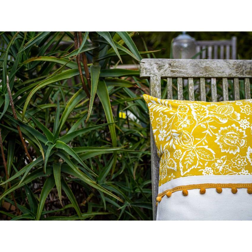 Coussin imprimé "fleurs" jaune
