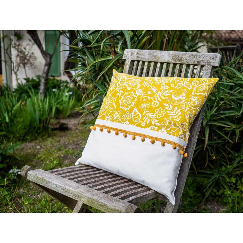 Coussin imprimé "fleurs" jaune