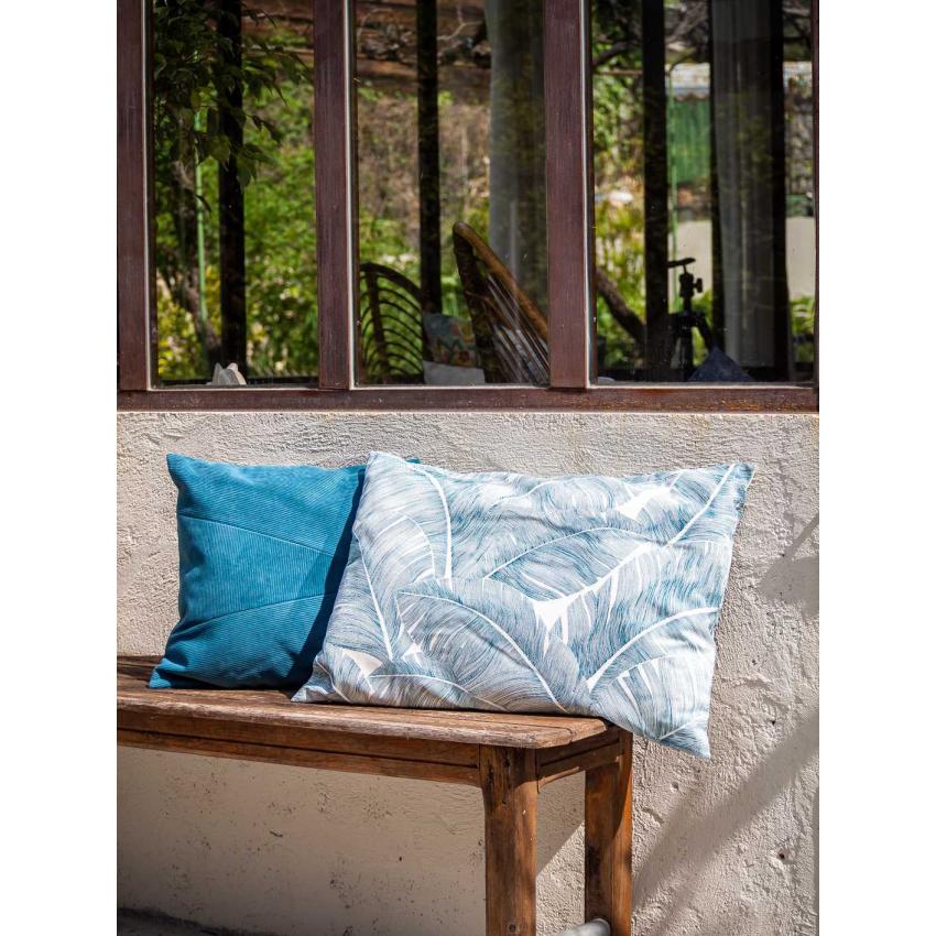 Coussin en "velours milleraies" bleu