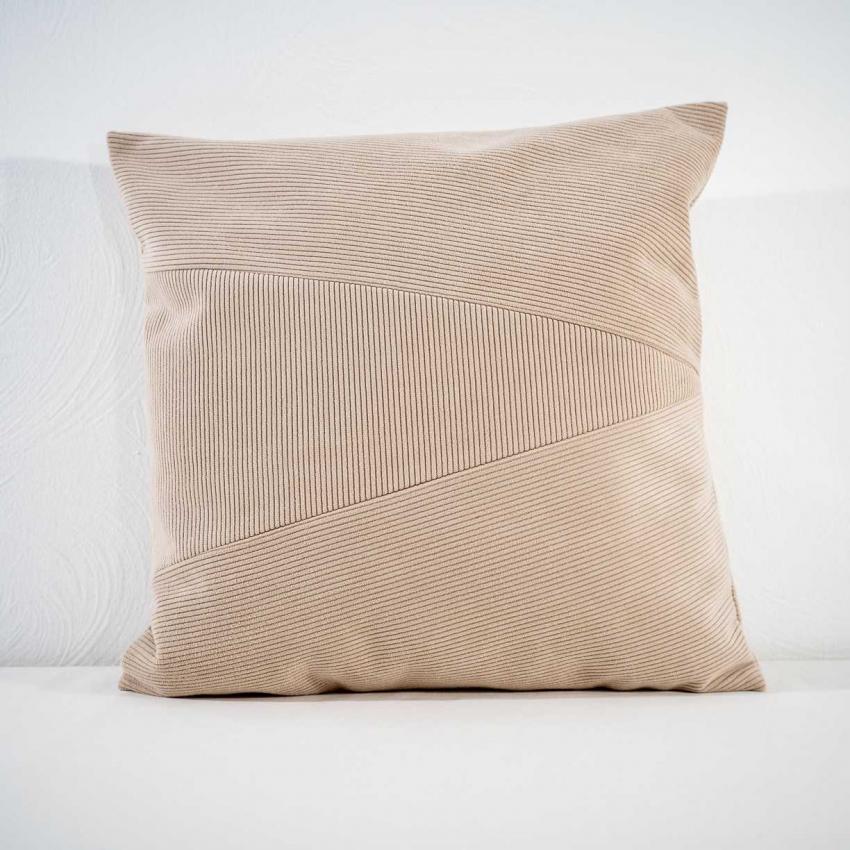 Coussin en "velours milleraies" beige